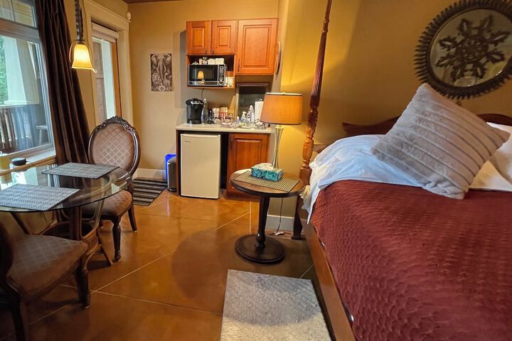 Room 48 of 143