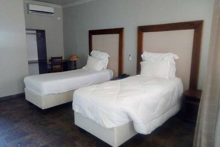 Room 4 of 13