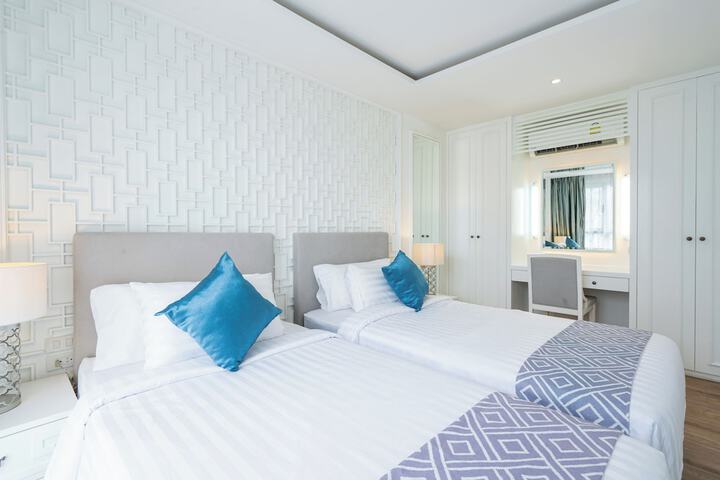 Room 4 of 43