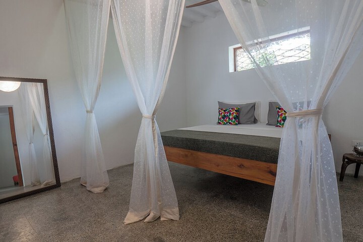 Room 3 of 89