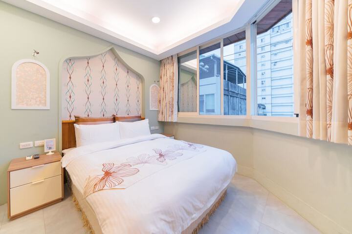 Room 4 of 73