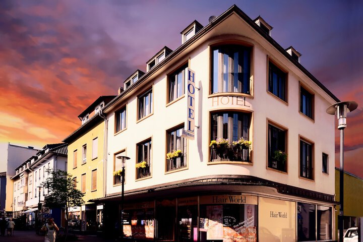 Hotel H.E.Y.M.A.N.N.