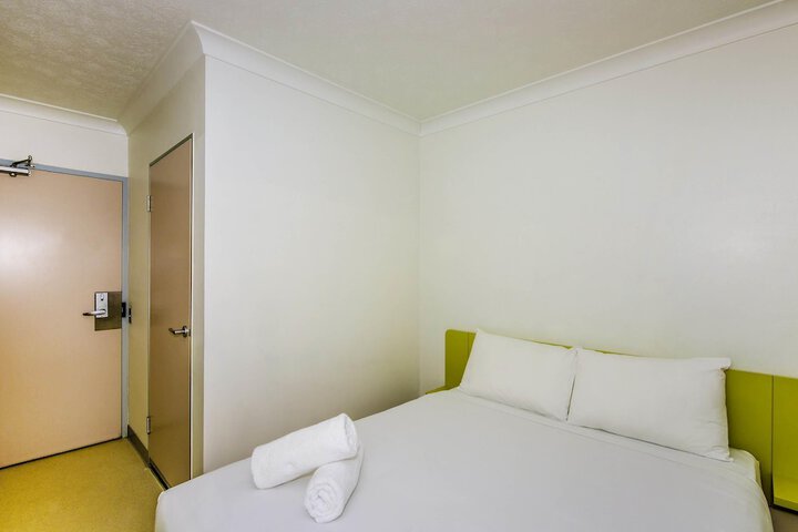 Room 27 of 46