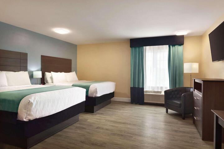 1 Queen Bed (2 of 26)
