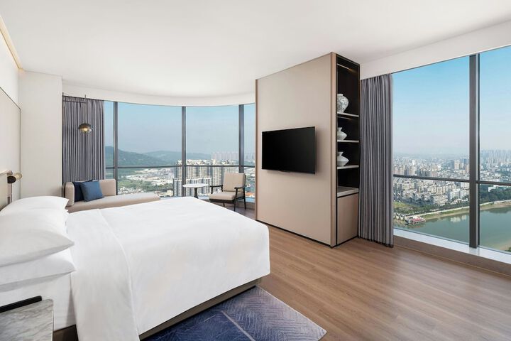 Room 10 of 42