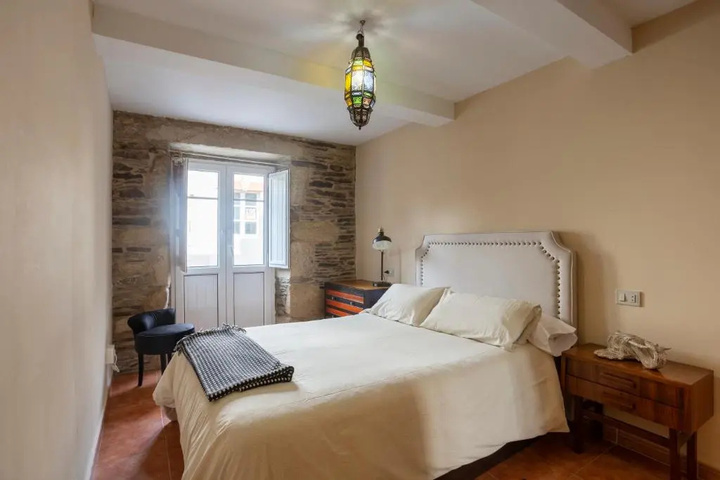 Room 4 of 9