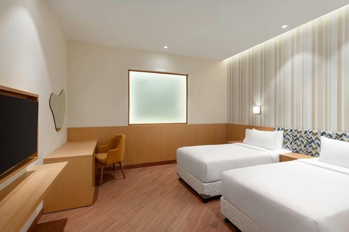 Room 14 of 33