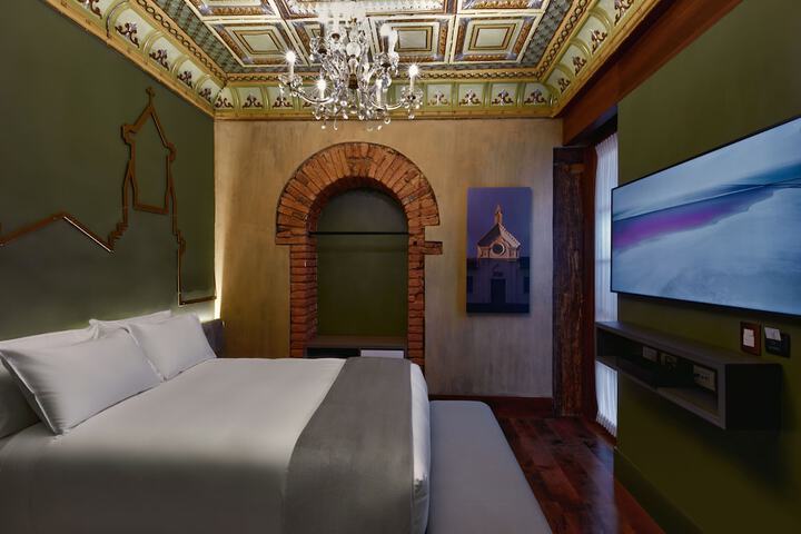 Room 18 of 47