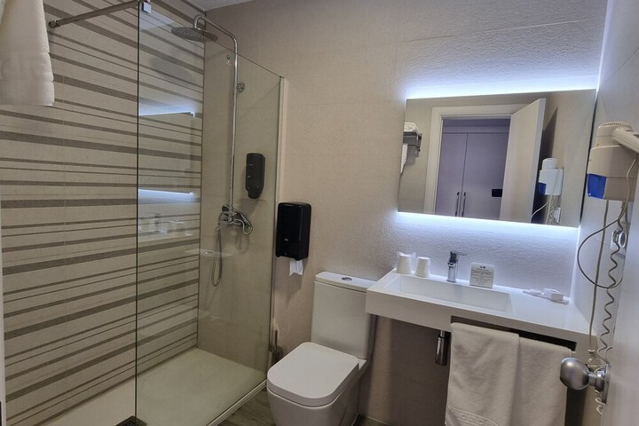 Room 18 of 40