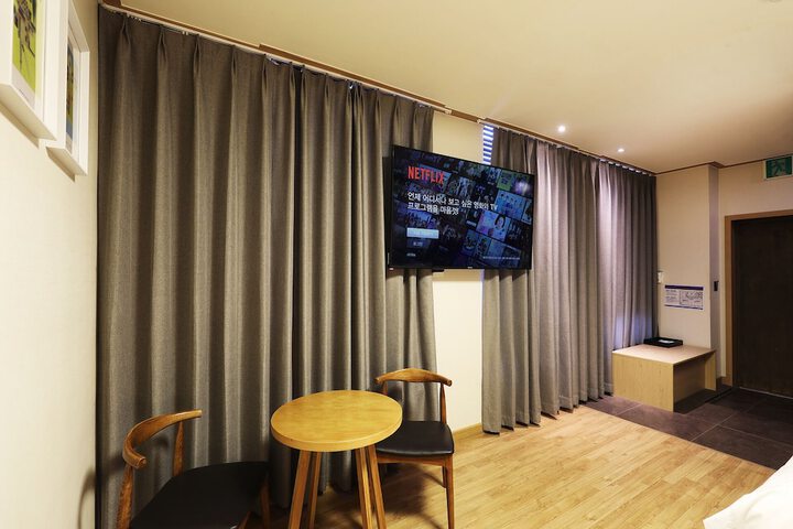 Room 30 of 90