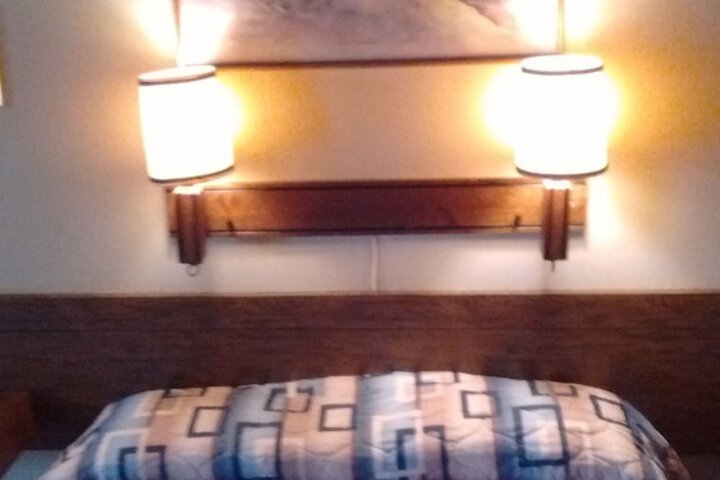 Room 4 of 64