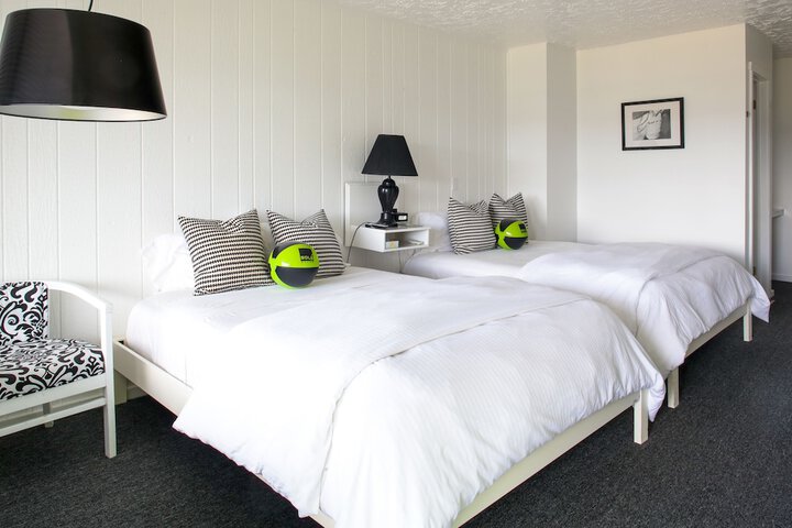 2 Double Beds (3 of 4)
