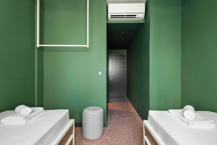 Room 7 of 96