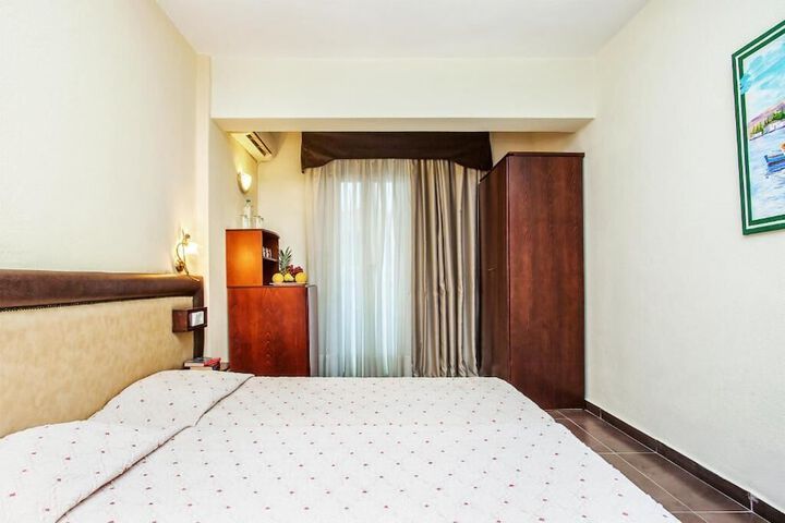 Room 6 of 48