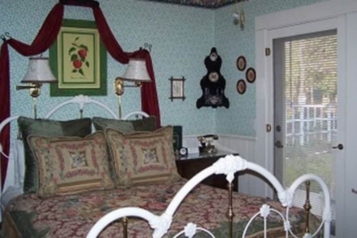 Room 3 of 52