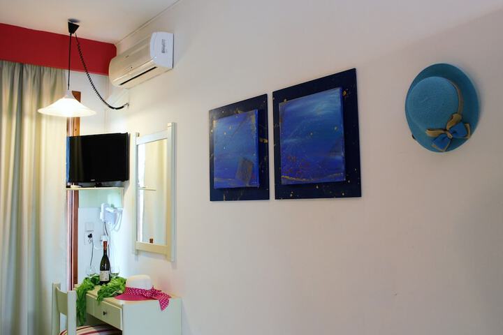 Room 10 of 107