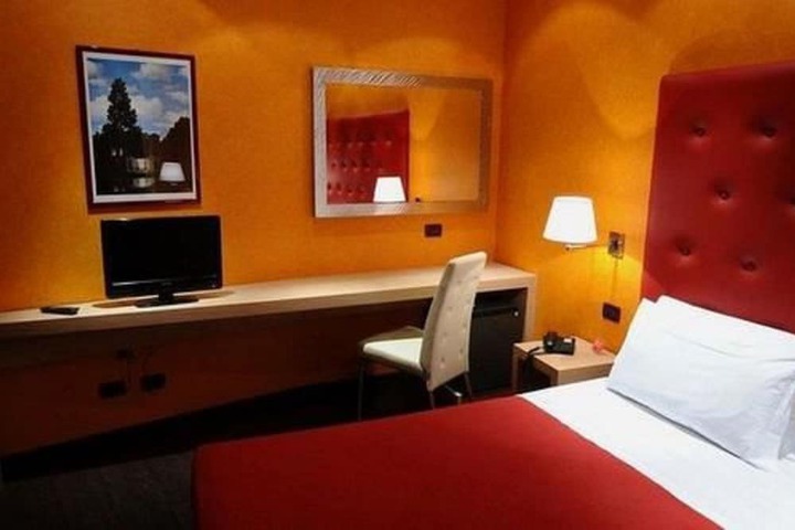 Room 18 of 68