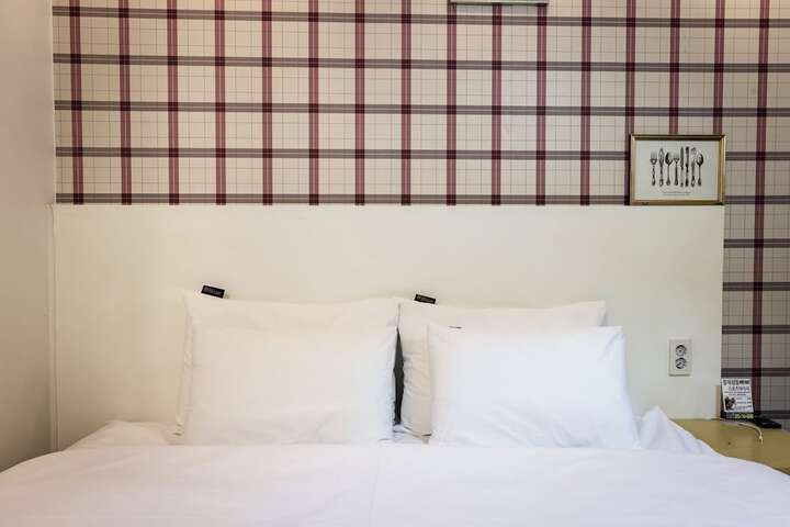 Room 17 of 93