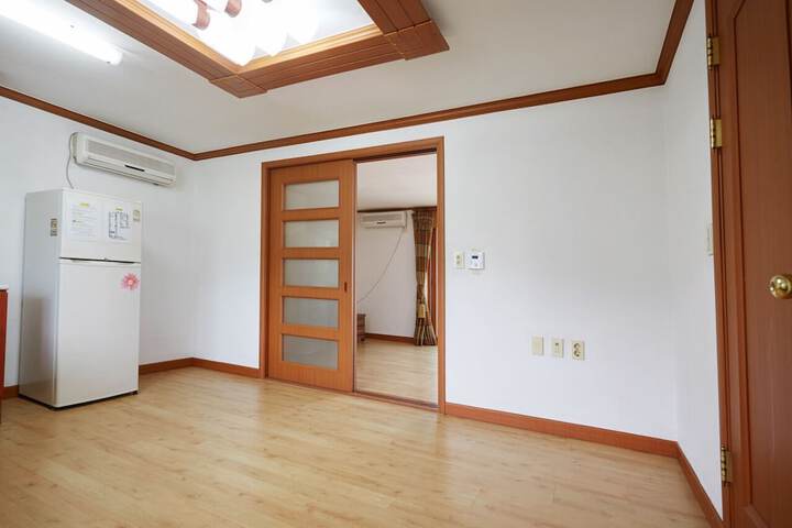 Room 32 of 82