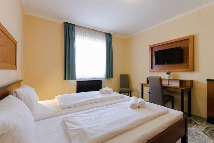 Room 5 of 40
