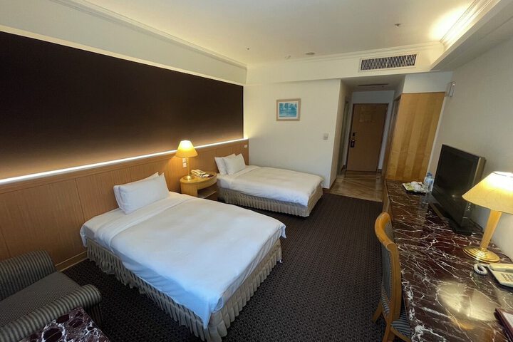 Room 16 of 41
