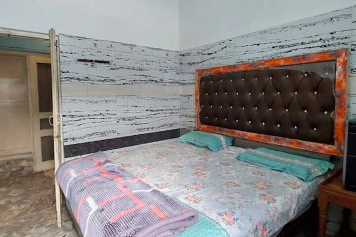 Room 8 of 10