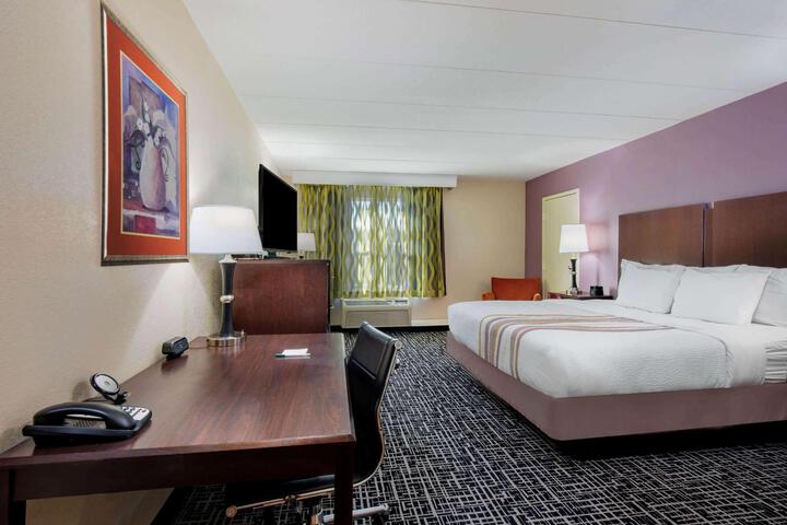 1 King Bed Mobility Accessible (21 of 21)