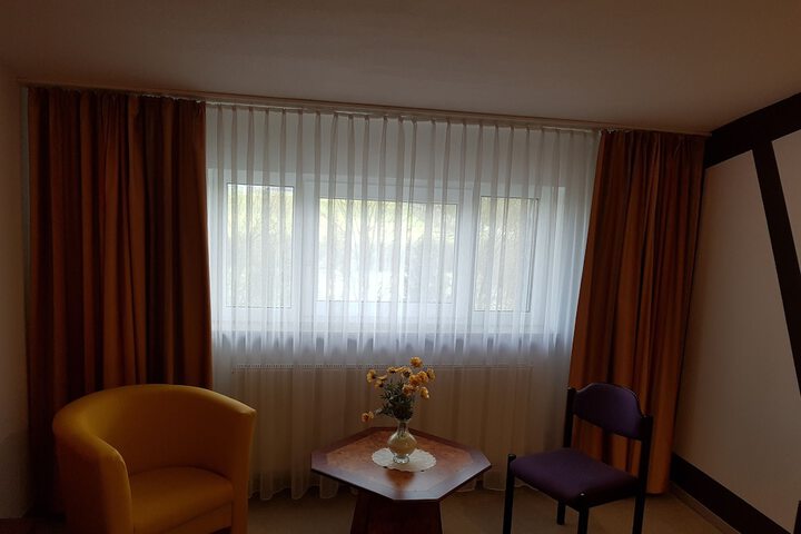 Room 11 of 40