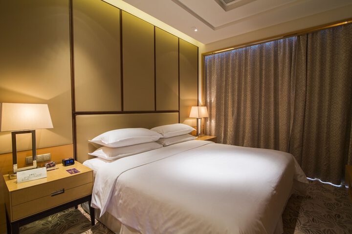 Room 9 of 93
