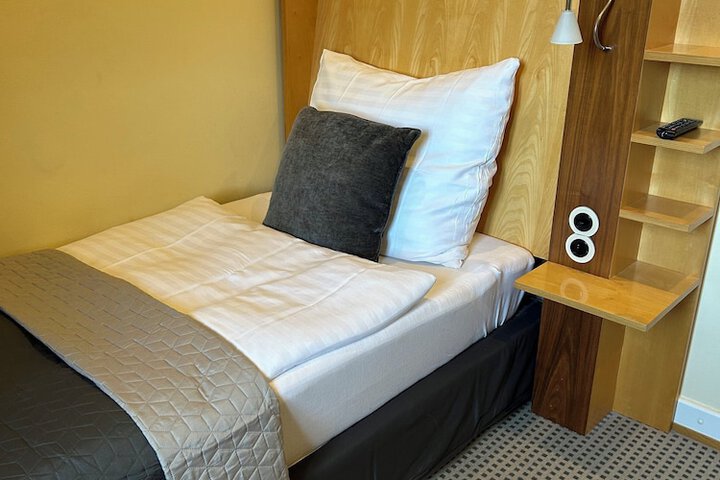 Room 2 of 32