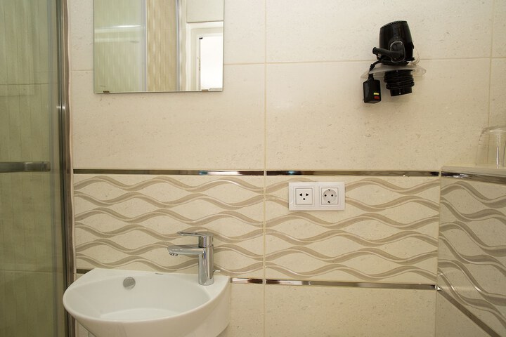 Room 34 of 40