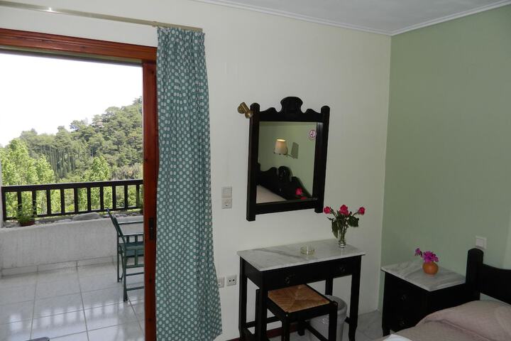 Room 6 of 44
