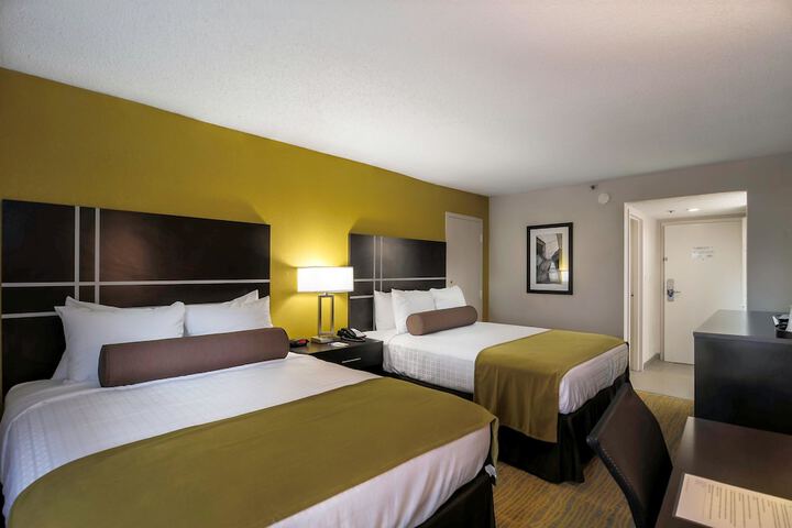 2 Queen Beds (3 of 3)
