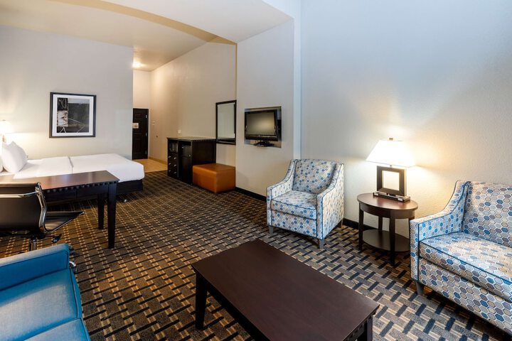 1 King Bed (13 of 17)