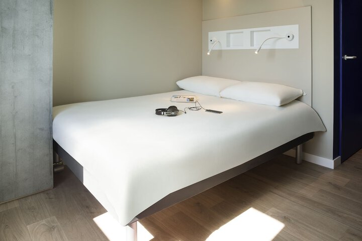 Room 6 of 47