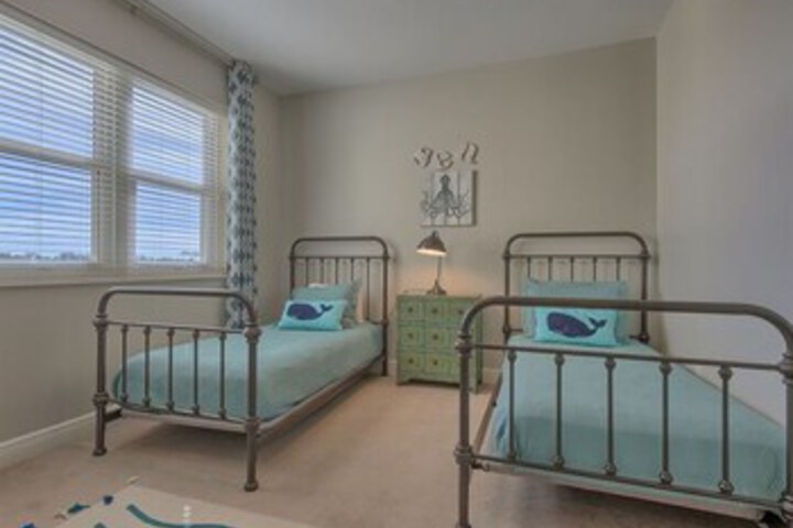 Room 160 of 163