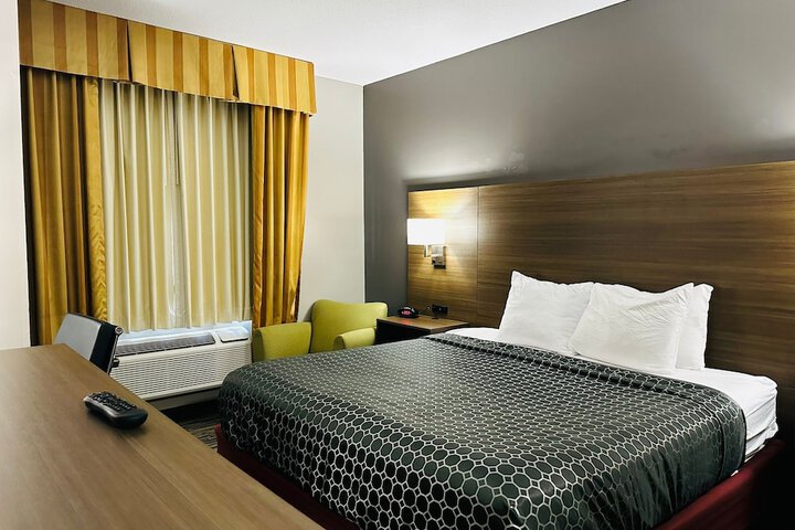 1 King Bed (6 of 13)