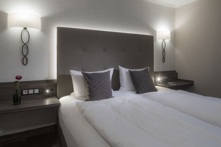 Room 6 of 36
