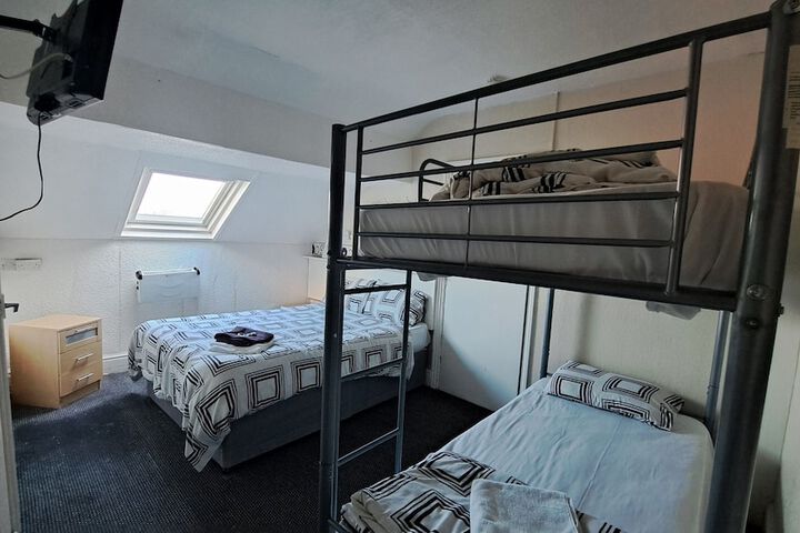 Room 6 of 143