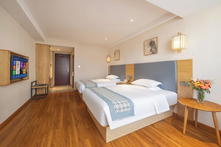 Room 6 of 14