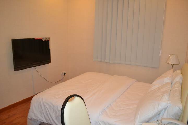 Room 9 of 26