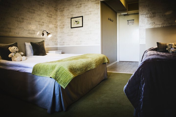 Room 6 of 94