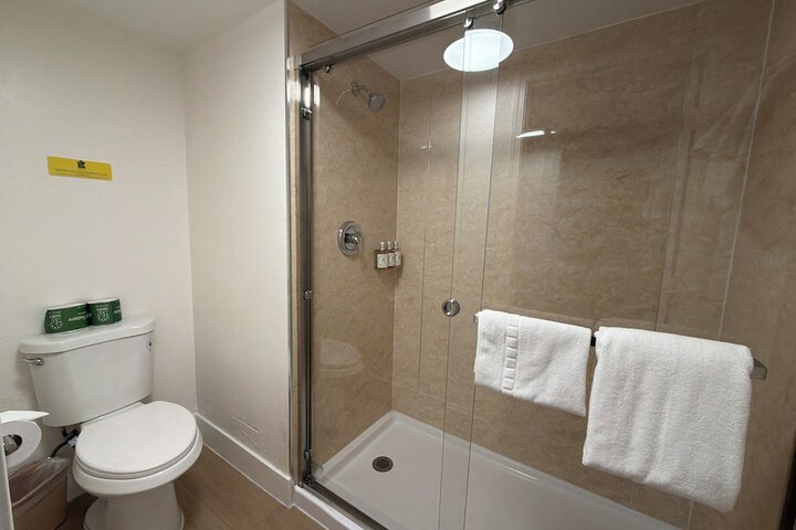 Room 73 of 137