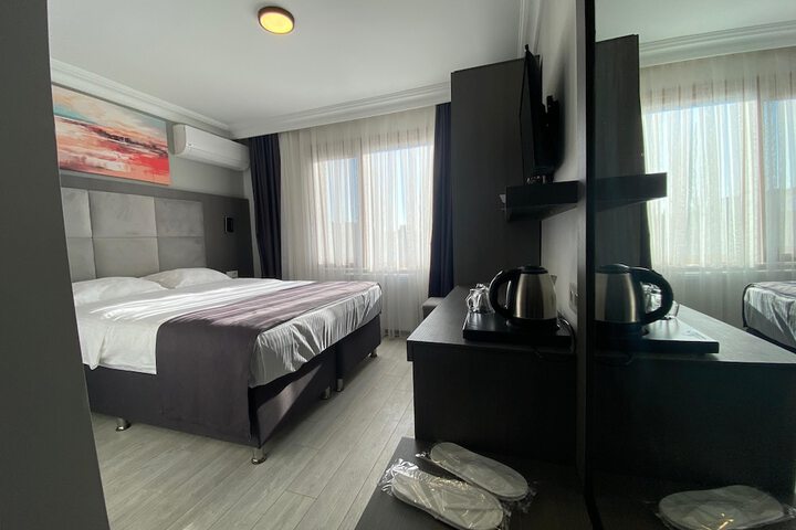 Room 10 of 32