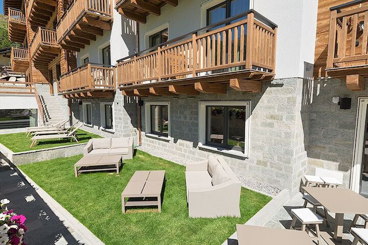 Hotel Exterior 147 of 162