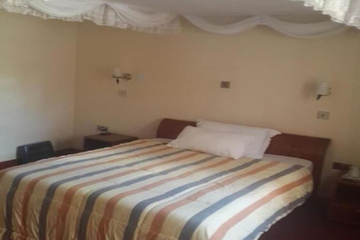 Room 2 of 10