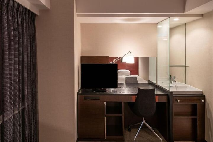 Room 16 of 42