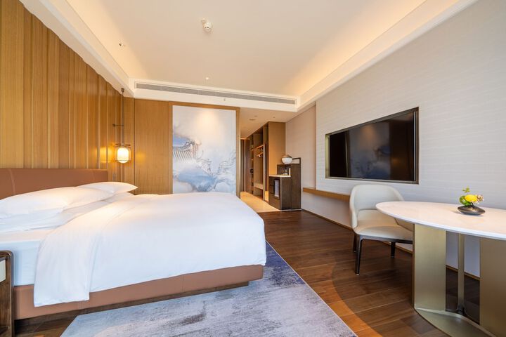 Room 3 of 68