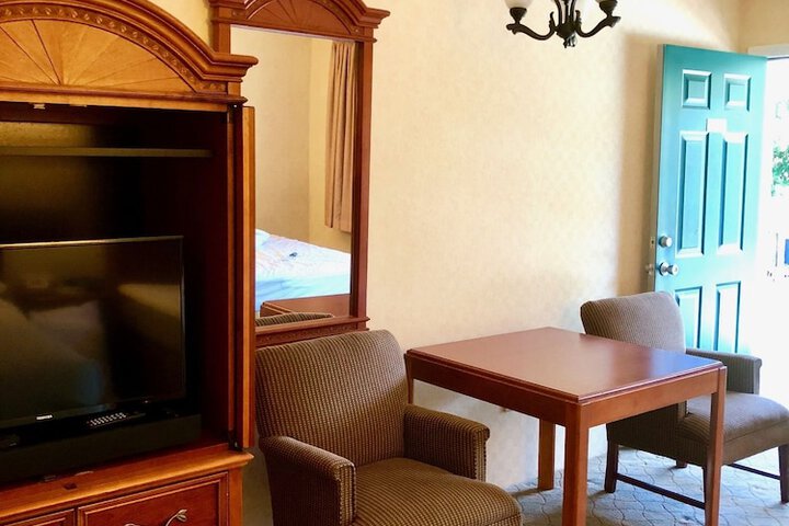 Room 4 of 61