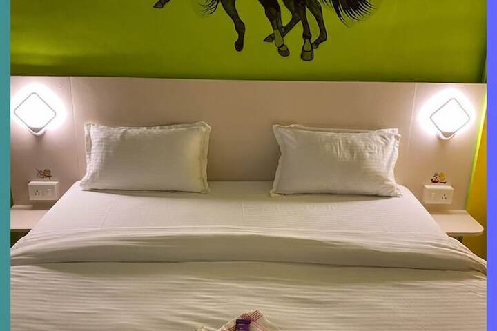 Room 4 of 37